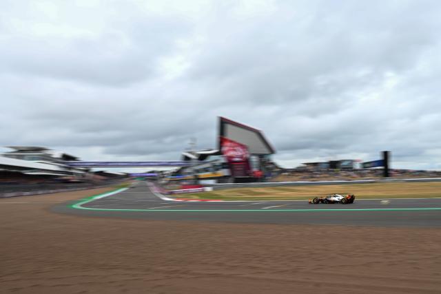 (250706) -- LONDON, July 6, 2025 (Xinhua) -- McLaren's Australian driver Oscar Piastri drives during the qualifying session of the Formula One British Grand Prix 2025 at the Silverstone Circuit in Silverstone, Britain, July 5, 2025. (Xinhua/Wu Lu)