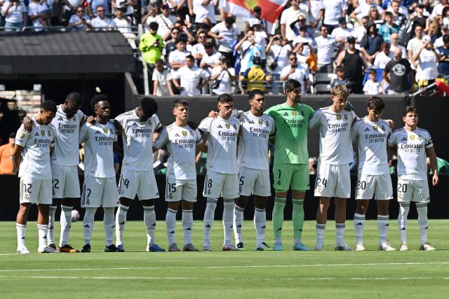 (250706) -- NEW JERSEY, July 6, 2025 (Xinhua) -- Players of Real Madrid observe a minute of silence to pay tribute to Liverpool's Portuguese forward Diogo Jota and his brother Andre Silva, who passed away after a car crash, ahead of the quarterfinal match between Real Madrid (Spain) and Borussia Dortmund (Germany) at the FIFA Club World Cup 2025 in New Jersey, the United States, July 5, 2025. (Xinhua/Li Rui)