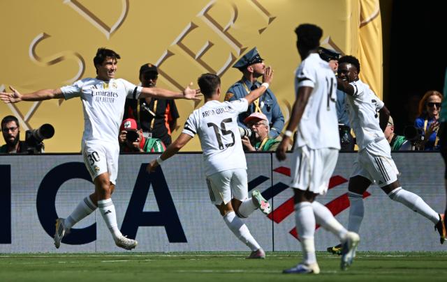 (250706) -- NEW JERSEY, July 6, 2025 (Xinhua) -- Gonzalo Garcia (1st L) of Real Madrid celebrates a goal with teammates during the quarterfinal match between Real Madrid (Spain) and Borussia Dortmund (Germany) at the FIFA Club World Cup 2025 in New Jersey, the United States, July 5, 2025. (Xinhua/Wu Xiaoling)