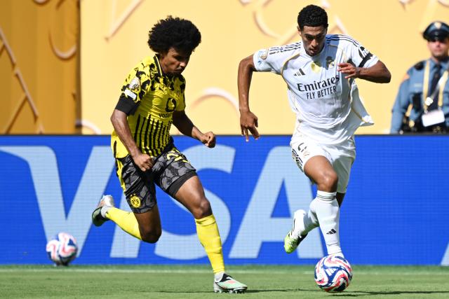 (250706) -- NEW JERSEY, July 6, 2025 (Xinhua) -- Jude Bellingham (R) of Real Madrid breaks through during the quarterfinal match between Real Madrid (Spain) and Borussia Dortmund (Germany) at the FIFA Club World Cup 2025 in New Jersey, the United States, July 5, 2025. (Xinhua/Li Rui)