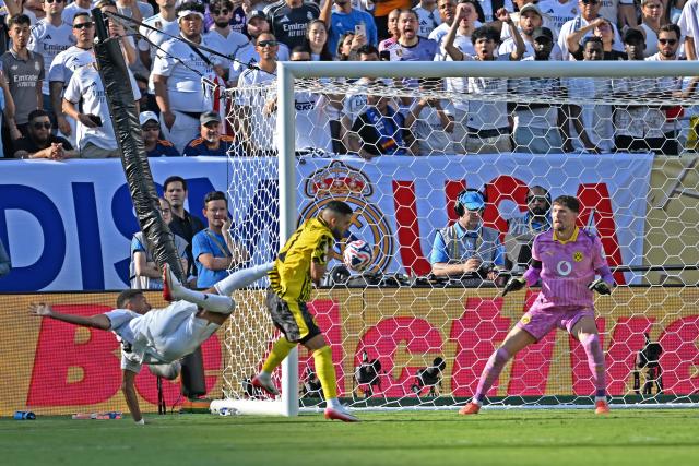 (250706) -- NEW JERSEY, July 6, 2025 (Xinhua) -- Kylian Mbappe (L) of Real Madrid scores with a volley during the quarterfinal match between Real Madrid (Spain) and Borussia Dortmund (Germany) at the FIFA Club World Cup 2025 in New Jersey, the United States, July 5, 2025. (Xinhua/Li Rui)