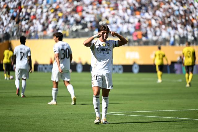 (250706) -- NEW JERSEY, July 6, 2025 (Xinhua) -- Fran Garcia (Front) of Real Madrid celebrates a goal during the quarterfinal match between Real Madrid (Spain) and Borussia Dortmund (Germany) at the FIFA Club World Cup 2025 in New Jersey, the United States, July 5, 2025. (Xinhua/Li Rui)
