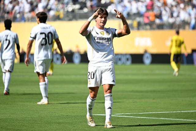 (250706) -- NEW JERSEY, July 6, 2025 (Xinhua) -- Fran Garcia (Front) of Real Madrid celebrates a goal during the quarterfinal match between Real Madrid (Spain) and Borussia Dortmund (Germany) at the FIFA Club World Cup 2025 in New Jersey, the United States, July 5, 2025. (Xinhua/Li Rui)