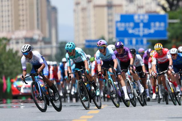 (250706) -- XINING, July 6, 2025 (Xinhua) -- Cyclists compete during Stage 1 of the Tour of Magnificent Qinghai international road cycling race in Xining, northwest China's Qinghai Province, July 6, 2025. (Xinhua/Zhang Long)