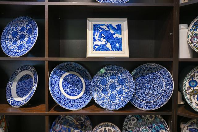 (250706) -- IZNIK, July 6, 2025 (Xinhua) -- This photo taken on June 16, 2025 shows pocelain ware displayed at the Porcelain Market in Iznik, Türkiye. Walking through the streets of Iznik, Türkiye, one finds ceramic elements everywhere. The clock tower in the city center is adorned with tile murals depicting sailing ships. House numbers on ordinary homes are carefully inscribed on elegant ceramic tiles. Family-run porcelain workshops and ceramic stalls line the streets.
  Iznik is known as Türkiye's "porcelain capital." From the 15th to the 17th century, the city flourished as a center for producing blue-and-white porcelain but gradually declined in the following centuries.
  In recent years, however, Iznik has been committed to reviving its ceramic heritage and rejuvenating its reputation as Türkiye's "porcelain capital." As part of this effort, Iznik has strengthened exchanges with Jingdezhen, often dubbed China's "porcelain capital."
  In 2021, the two porcelain capitals became sister cities, and the Iznik municipal government organized multiple visits to Jingdezhen for study and exchange.
   In 2025, Jingdezhen's second official overseas flagship store opened in Türkiye, and the two cities also signed a ceramic industry alliance cooperation agreement. Today, Iznik and Jingdezhen are deepening their ties through ceramics, adding a new layer to the modern story of the Silk Road. (Xinhua/Liu Lei)