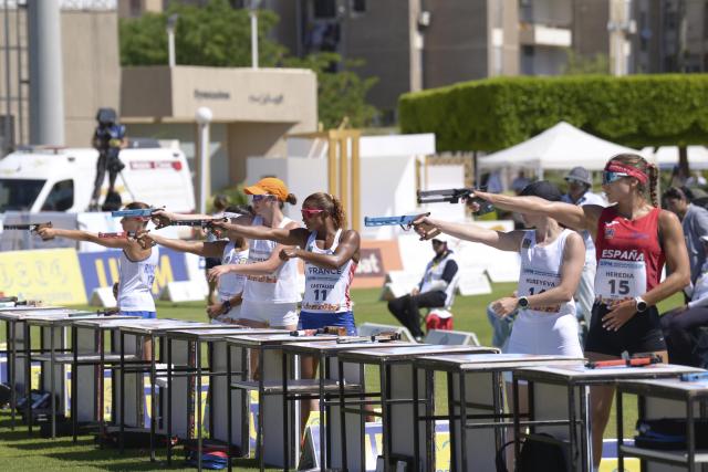 (250706) -- ALEXANDRIA, July 6, 2025 (Xinhua) -- Athletes compete in the laser run during the UIPM 2025 Pentathlon World Cup women's final in Alexandria, Egypt, July 6, 2025. (Xinhua/Ahmed Gomaa)