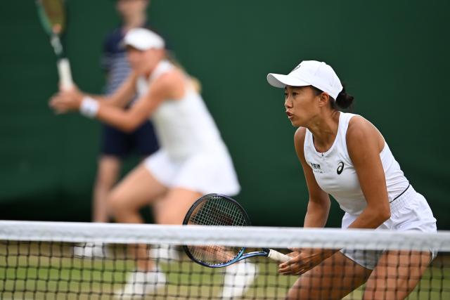 (250707) -- LONDON, July 7, 2025 (Xinhua) -- Zhang Shuai (R)/Ekaterina Alexandrova compete during the women's doubles third round match between Zhang Shuai (China)/Ekaterina Alexandrova (Russia) and Hsieh Su-Wei (Chinese Taipei)/Jelena Ostapenko (Latvia) at the Wimbledon Tennis Championships in London, Britain, July 6, 2025. (Xinhua/Zhao Dingzhe)