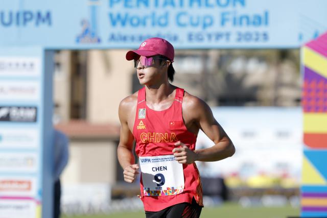 (250707) -- ALEXANDRIA, July 7, 2025 (Xinhua) -- Chen Bailiang of China competes in the laser run during the UIPM 2025 Pentathlon World Cup men's final in Alexandria, Egypt, July 6, 2025. (Xinhua/Ahmed Gomaa)