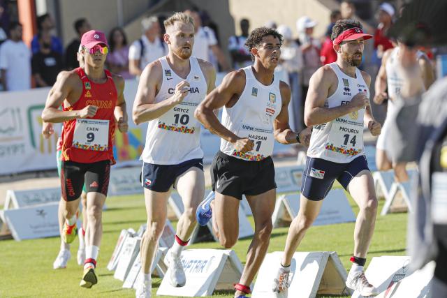 (250707) -- ALEXANDRIA, July 7, 2025 (Xinhua) -- Athletes compete in the laser run during the UIPM 2025 Pentathlon World Cup men's final in Alexandria, Egypt, July 6, 2025. (Xinhua/Ahmed Gomaa)