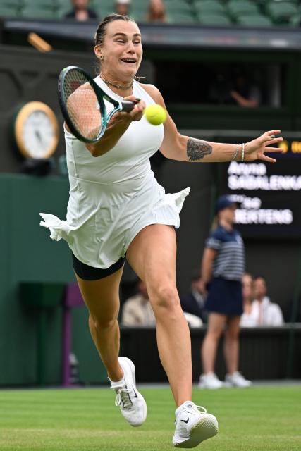 (250707) -- LONDON, July 7, 2025 (Xinhua) -- Aryna Sabalenka hits a return during the women's singles fourth round match between Aryna Sabalenka of Belarus and Elise Mertens of Belgium at the Wimbledon Tennis Championships in London, Britain, July 6, 2025. (Xinhua/Zhao Dingzhe)