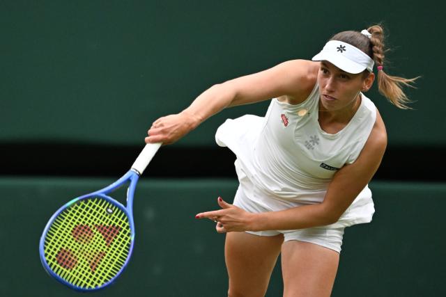 (250707) -- LONDON, July 7, 2025 (Xinhua) -- Elise Mertens serves during the women's singles fourth round match between Aryna Sabalenka of Belarus and Elise Mertens of Belgium at the Wimbledon Tennis Championships in London, Britain, July 6, 2025. (Xinhua/Zhao Dingzhe)
