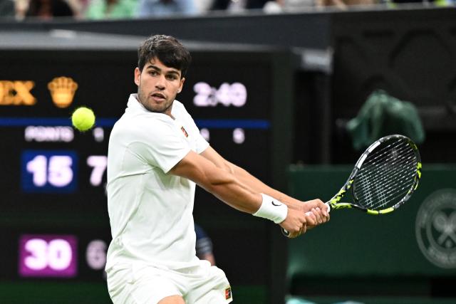(250707) -- LONDON, July 7, 2025 (Xinhua) -- Carlos Alcaraz hits a return during the men's singles fourth round match between Carlos Alcaraz of Spain and Andrey Rublev of Russia at the Wimbledon Tennis Championships in London, Britain, July 6, 2025. (Xinhua/Zhao Dingzhe)