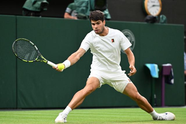 (250707) -- LONDON, July 7, 2025 (Xinhua) -- Carlos Alcaraz hits a return during the men's singles fourth round match between Carlos Alcaraz of Spain and Andrey Rublev of Russia at the Wimbledon Tennis Championships in London, Britain, July 6, 2025. (Xinhua/Zhao Dingzhe)