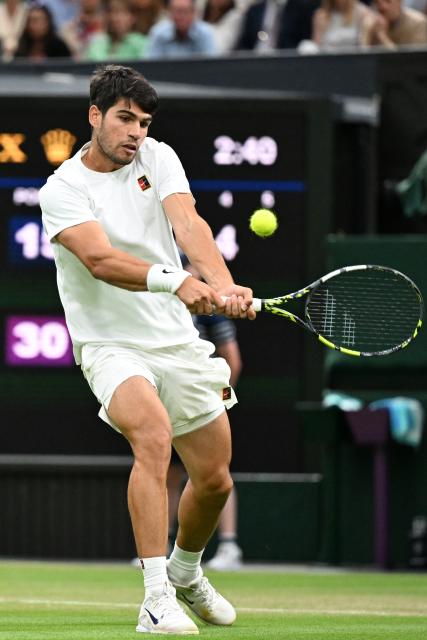 (250707) -- LONDON, July 7, 2025 (Xinhua) -- Carlos Alcaraz hits a return during the men's singles fourth round match between Carlos Alcaraz of Spain and Andrey Rublev of Russia at the Wimbledon Tennis Championships in London, Britain, July 6, 2025. (Xinhua/Zhao Dingzhe)
