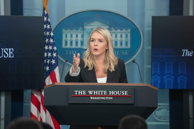 (250707) -- WASHINGTON, July 7, 2025 (Xinhua) -- White House Press Secretary Karoline Leavitt takes questions during a press briefing at the White House in Washington, D.C., the United States, on July 7, 2025. Leavitt said Monday afternoon that U.S. President Donald Trump plans to issue an executive order to extend the pause on "reciprocal tariffs" from July 9 to Aug. 1. (Xinhua/Hu Yousong)