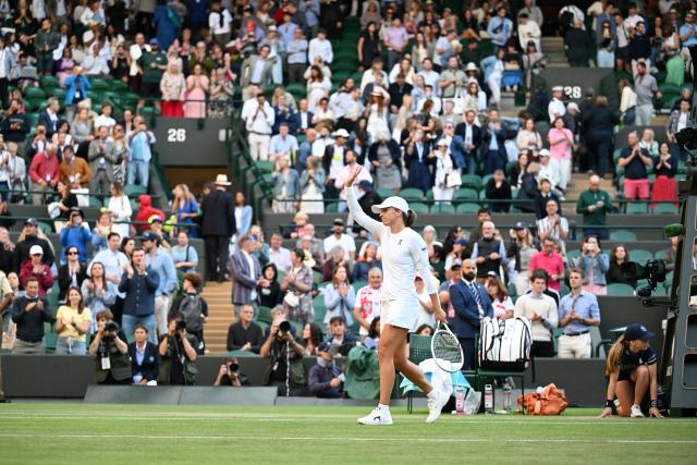 (250708) -- LONDON, July 8, 2025 (Xinhua) -- Iga Swiatek celebrates after the women's singles round of 8 match between Iga Swiatek of Poland and Clara Tauson of Denmark at the Wimbledon Tennis Championships in London, Britain, July 7, 2025. (Xinhua/Zhao Dingzhe)