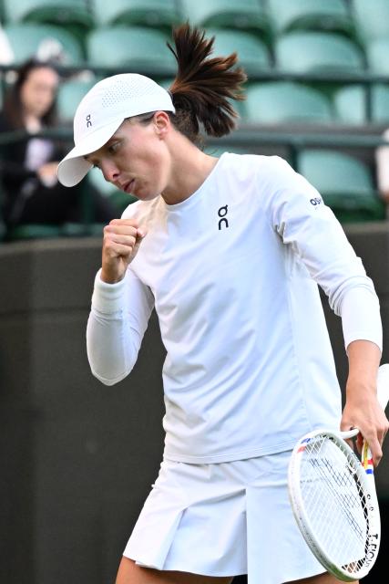 (250708) -- LONDON, July 8, 2025 (Xinhua) -- Iga Swiatek reacts during the women's singles round of 8 match between Iga Swiatek of Poland and Clara Tauson of Denmark at the Wimbledon Tennis Championships in London, Britain, July 7, 2025. (Xinhua/Zhao Dingzhe)