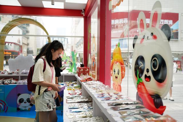 (250708) -- CHENGDU, July 8, 2025 (Xinhua) -- People select products at an official licensed products store for the World Games 2025 in Chengdu, southwest China's Sichuan Province. The Games hit the 30-day countdown mark today and will be held from August 7 to 17. (Xinhua/Xu Bingjie)
