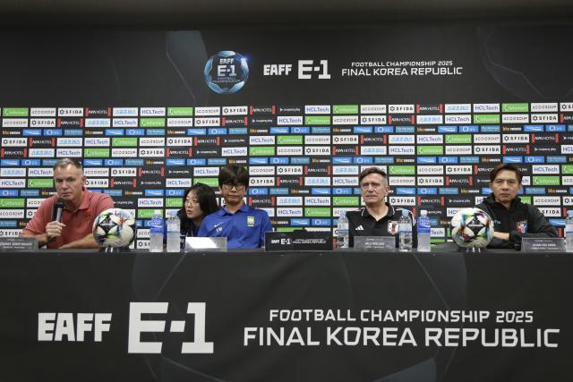 (250708) -- YONGIN, July 8, 2025 (Xinhua) -- Head coach of Team China Ante Milicic, head coach of Team South Korea Shin Sang-Woo, head coach of Team Japan Nils Nielsen and head coach of Team Chinese Taipei Chan Hiu-Ming (from L to R, front) attend a press conference one day before the women's football match between China and South Korea at the EAFF (East Asian Football Federation) E-1 Football Championship 2025 Final in Yongin, South Korea, July 8, 2025. (Xinhua/Huang Xinxin)