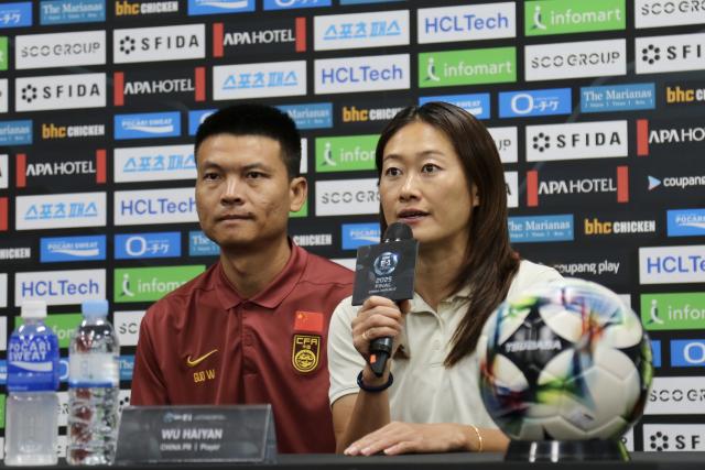 (250708) -- YONGIN, July 8, 2025 (Xinhua) -- Captain of the Chinese national women's football team Wu Haiyan (R) speaks during a press conference one day before the women's football match between China and South Korea at the EAFF (East Asian Football Federation) E-1 Football Championship 2025 Final in Yongin, South Korea, July 8, 2025. (Xinhua/Huang Xinxin)