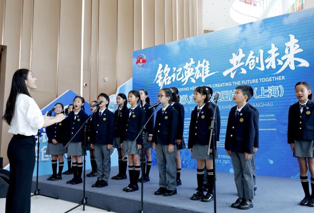 (250708) -- SHANGHAI, July 8, 2025 (Xinhua) -- Students from one of the Flying Tigers Friendship Schools perform chorus during the opening ceremony of the Flying Tigers Photo Exhibition in Shanghai, east China, July 8, 2025. Themed "Remembering heroes and creating the future together," the exhibition opened here on Tuesday, showcasing hundreds of valuable photos as well as other items of historic significance contributed by veterans of the Flying Tigers. (Xinhua/Fang Zhe)