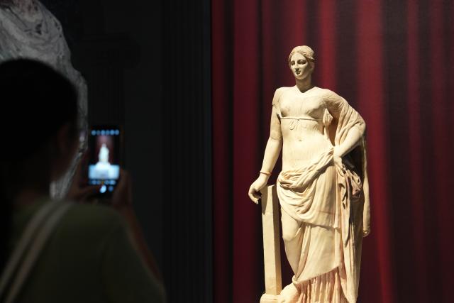 (250708) -- CHANGSHA, July 8, 2025 (Xinhua) -- This photo shows the statue of Venus, the patron goddess of Pompeii, at the exhibition "Meet Pompeii: The Eternal City" at the Hunan Museum in Changsha, capital of central China's Hunan Province, July 8, 2025. This exhibition showcasing cultural relics from ancient Pompeii opened here on Tuesday.
   It features more than 130 artifacts, including frescoes, sculptures, and bronze and gold ware, and will run through November 2 this year.
   Pompeii, situated between Naples and the Amalfi Coast, is a UNESCO World Heritage Site. The ancient city was buried under volcanic ash and pumice during the catastrophic eruption of Mount Vesuvius in the year 79. (Xinhua/Xue Yuge)