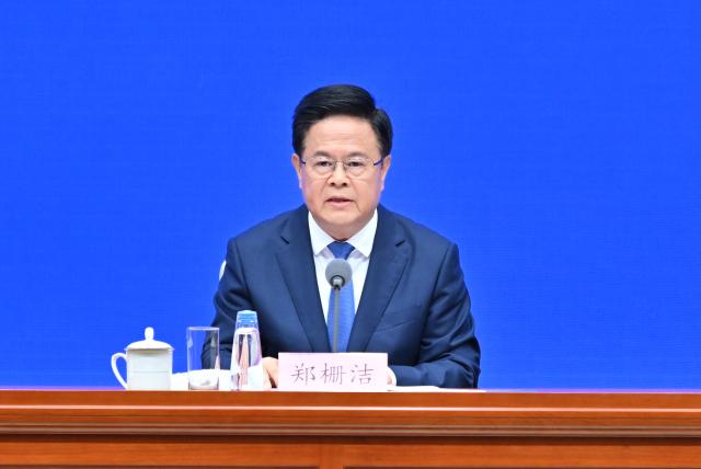 (250709) -- BEIJING, July 9, 2025 (Xinhua) -- Zheng Shanjie, head of the National Development and Reform Commission (NDRC), speaks at a press conference on China's high-quality fulfillment of targets set for the 14th Five-Year Plan period (2021-2025), held by China's State Council Information Office (SCIO) in Beijing, capital of China, July 9, 2025. Zheng Shanjie, head of the National Development and Reform Commission (NDRC), Li Chunlin, deputy director of the NDRC, Zhou Haibing, deputy director of the NDRC, and Yuan Da, secretary general of the NDRC, presented achievements in social and economic development during the period and answered questions from the media. (Xinhua/Li Xin)