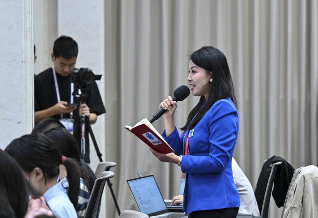 (250709) -- BEIJING, July 9, 2025 (Xinhua) -- A journalist asks a question at a press conference on China's high-quality fulfillment of targets set for the 14th Five-Year Plan period (2021-2025), held by China's State Council Information Office (SCIO) in Beijing, capital of China, July 9, 2025. Zheng Shanjie, head of the National Development and Reform Commission (NDRC), Li Chunlin, deputy director of the NDRC, Zhou Haibing, deputy director of the NDRC, and Yuan Da, secretary general of the NDRC, presented achievements in social and economic development during the period and answered questions from the media. (Xinhua/Li Xin)