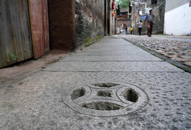 (250709) -- GANZHOU, July 9, 2025 (Xinhua) -- This photo taken on June 18, 2025 shows a water collection grate, which can block branches, stones and daily household garbage from entering Fushougou Ditch, in ancient city of Ganzhou, east China's Jiangxi Province.
  Ganzhou, a thousand-year-old city stands in the arms of water, with Zhangjiang, Gongjiang and Ganjiang rivers interweaving to form the urban framework of "three rivers and six banks." The three rivers brought nourish source to the ancient city, while also caused it suffered from floods for centuries. 
  A drainage system with open ditches, culverts and ponds was built, utilizing the terrain of the city, which is high in the southwest and low in the northeast, during the Northern Song Dynasty (960-1127), and the underground drainage network was named Fushougou Ditch because the direction of the drainage ditch resembles the ancient seal script characters for "Fu" and "Shou."
  The wisdom of Fushougou Ditch has been integrated into the development of modern Ganzhou. A plot located in the core area of the city has been transformed into the city's central park, becoming a huge "sponge" for regulating urban hydrology. (Xinhua/Wan Xiang)
