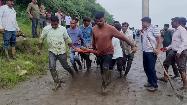 (250709) -- NEW DELHI, July 9, 2025 (Xinhua) -- Rescuers work near the site of a collapsed bridge in India's western state of Gujarat on July 9, 2025. At least nine persons died and over six were injured when their vehicles fell into a river following the collapse of a bridge in India's western state of Gujarat on Wednesday, said the local police. (UNI/Handout via Xinhua)