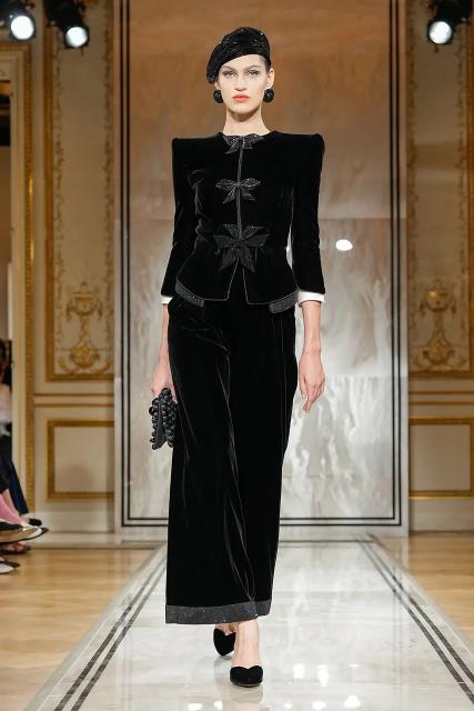 (250709) -- PARIS, July 9, 2025 (Xinhua) -- A model presents a creation from the haute couture Fall-Winter 2025/2026 collections by Giorgio Armani Prive during the Paris Haute Couture Week, in Paris, France, on July 8, 2025. (MeetEurope/Handout via Xinhua)