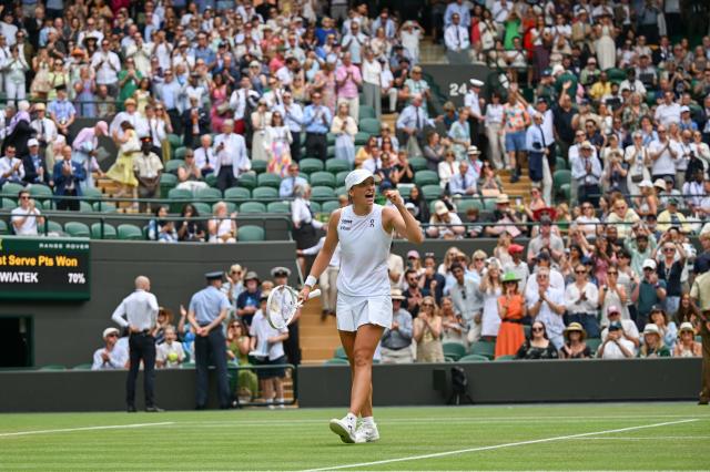 (250709) -- LONDON, July 9, 2025 (Xinhua) -- Iga Swiatek celebrates after winning the women's singles quarterfinal match between Iga Swiatek of Poland and Liudmila Samsonova of Russia at the Wimbledon Tennis Championships in London, Britain, July 9, 2025. (Xinhua/Zhao Dingzhe)