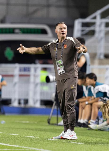 (250709) -- SUWON, July 9, 2025 (Xinhua) -- China's head coach Anthony Josip Milicic gestures during the women's football match between China and South Korea at the EAFF (East Asian Football Federation) E-1 Football Championship 2025 Final in Suwon, South Korea, July 9, 2025. (Photo by Jun Hyosang/Xinhua)