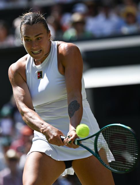 (250710) -- LONDON, July 10, 2025 (Xinhua) -- Aryna Sabalenka hits a return during the women's singles semifinal match between Aryna Sabalenka of Belarus and Amanda Anisimova of the United States at the Wimbledon Tennis Championships in London, Britain, July 10, 2025. (Xinhua/Li Ying)