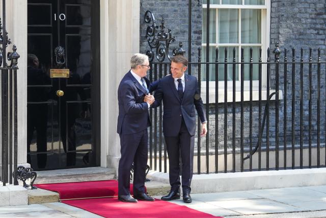 (250710) -- LONDON, July 10, 2025 (Xinhua) -- British Prime Minister Keir Starmer (L) welcomes French President Emmanuel Macron at 10 Downing Street in London, Britain, on July 10, 2025. British Prime Minister Keir Starmer said on Thursday that Britain and France have signed a new deal to allow the two countries to coordinate their nuclear deterrents for the first time. (Xinhua/Wu Lu)