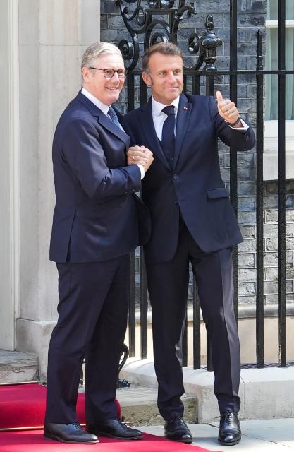 (250710) -- LONDON, July 10, 2025 (Xinhua) -- British Prime Minister Keir Starmer (L) welcomes French President Emmanuel Macron at 10 Downing Street in London, Britain, on July 10, 2025. British Prime Minister Keir Starmer said on Thursday that Britain and France have signed a new deal to allow the two countries to coordinate their nuclear deterrents for the first time. (Xinhua/Wu Lu)