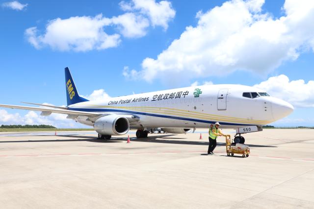 (250711) -- CHONGQING, July 11, 2025 (Xinhua) -- This photo taken on July 5, 2025 shows a special "plum flight" at Wushan airport in southwest China's Chongqing Municipality. TO GO WITH "Across China: Tech-driven logistics boosts plum delivery in remote SW China county" (Xinhua)