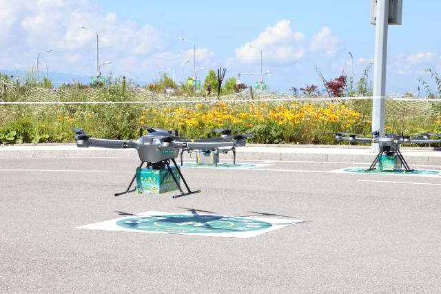 (250711) -- CHONGQING, July 11, 2025 (Xinhua) -- Drones transferring packs of plums arrive at the collection point at Wushan airport in southwest China's Chongqing Municipality, July 5, 2025. TO GO WITH "Across China: Tech-driven logistics boosts plum delivery in remote SW China county" (Xinhua)