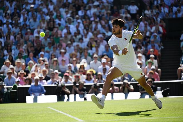 (250712) -- LONDON, July 12, 2025 (Xinhua) -- Carlos Alcaraz hits a return during the men's singles semifinal match between Carlos Alcaraz of Spain and Taylor Fritz of the United States at the Wimbledon Tennis Championships in London, Britain, July 11, 2025. (Xinhua/Zhao Dingzhe)