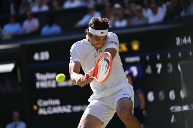 (250712) -- LONDON, July 12, 2025 (Xinhua) -- Taylor Fritz hits a return during the men's singles semifinal match between Carlos Alcaraz of Spain and Taylor Fritz of the United States at the Wimbledon Tennis Championships in London, Britain, July 11, 2025. (Xinhua/Zhao Dingzhe)