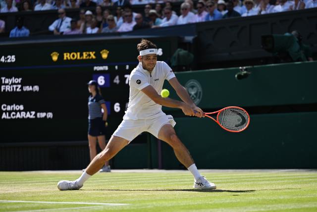 (250712) -- LONDON, July 12, 2025 (Xinhua) -- Taylor Fritz hits a return during the men's singles semifinal match between Carlos Alcaraz of Spain and Taylor Fritz of the United States at the Wimbledon Tennis Championships in London, Britain, July 11, 2025. (Xinhua/Zhao Dingzhe)