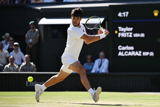 (250712) -- LONDON, July 12, 2025 (Xinhua) -- Carlos Alcaraz hits a return during the men's singles semifinal match between Carlos Alcaraz of Spain and Taylor Fritz of the United States at the Wimbledon Tennis Championships in London, Britain, July 11, 2025. (Xinhua/Zhao Dingzhe)