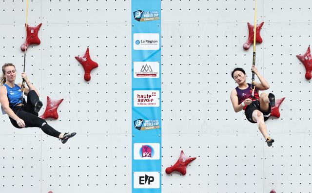 (250712) -- CHARMONIX, July 12, 2025 (Xinhua) -- Zhang Shaoqin (R) of China reacts during the Women's Speed Qualification of sport climbing at the 2025 IFSC Climbing World Cup Speed-Lead in Charmonix, France, July 11, 2025. (Xinhua/Gao Jing)