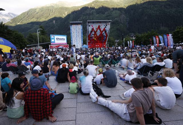 (250712) -- CHARMONIX, July 12, 2025 (Xinhua) -- People watch the 2025 IFSC Climbing World Cup Speed Qualification games in Charmonix, France, July 11, 2025. The 2025 IFSC Climbing World Cup Charmonix Speed-Lead is held here from 11 to 13 July. (Xinhua/Gao Jing)