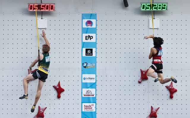 (250712) -- CHARMONIX, July 12, 2025 (Xinhua) -- Chu Shouhong (R) of China competes during the men's Speed Qualification of sport climbing at the 2025 IFSC Climbing World Cup Speed-Lead in Charmonix, France, July 11, 2025. (Xinhua/Gao Jing)