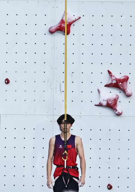 (250712) -- CHARMONIX, July 12, 2025 (Xinhua) -- Chu Shouhong of China reacts during the men's Speed Qualification of sport climbing at the 2025 IFSC Climbing World Cup Speed-Lead in Charmonix, France, July 11, 2025. (Xinhua/Gao Jing)