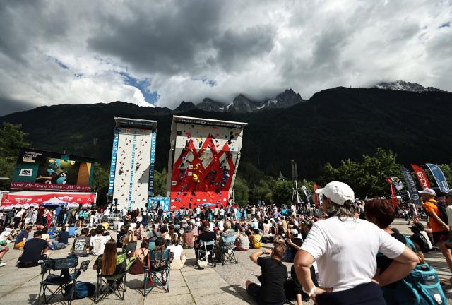 (250712) -- CHARMONIX, July 12, 2025 (Xinhua) -- People watch the 2025 IFSC Climbing World Cup Speed Qualification games in Charmonix, France, July 11, 2025. The 2025 IFSC Climbing World Cup Charmonix Speed-Lead is held here from 11 to 13 July. (Xinhua/Gao Jing)
