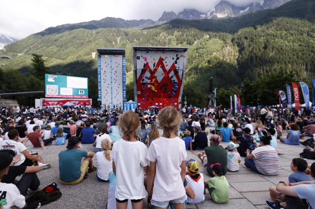 (250712) -- CHARMONIX, July 12, 2025 (Xinhua) -- People watch the 2025 IFSC Climbing World Cup Speed Qualification games in Charmonix, France, July 11, 2025. The 2025 IFSC Climbing World Cup Charmonix Speed-Lead is held here from 11 to 13 July. (Xinhua/Gao Jing)