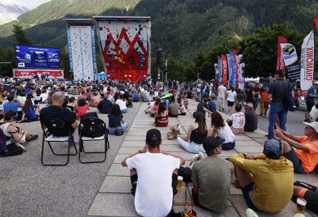 (250712) -- CHARMONIX, July 12, 2025 (Xinhua) -- People watch the 2025 IFSC Climbing World Cup Speed Qualification games in Charmonix, France, July 11, 2025. The 2025 IFSC Climbing World Cup Charmonix Speed-Lead is held here from 11 to 13 July. (Xinhua/Gao Jing)