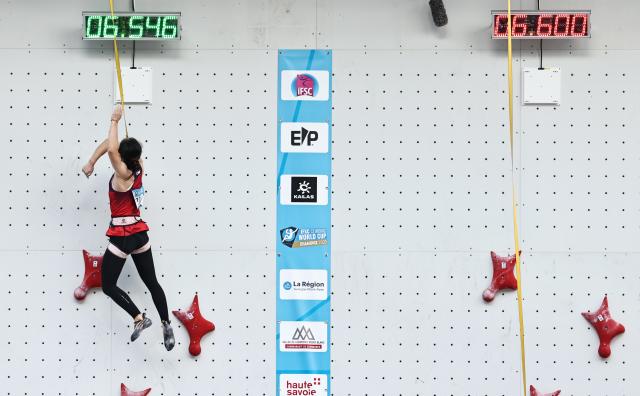 (250712) -- CHAMONIX, July 12, 2025 (Xinhua) -- Zhou Yafei (L) of China competes during the women's Speed Qualification of sport climbing at the 2025 IFSC Climbing World Cup Speed-Lead in Charmonix, France, July 11, 2025. (Xinhua/Gao Jing)